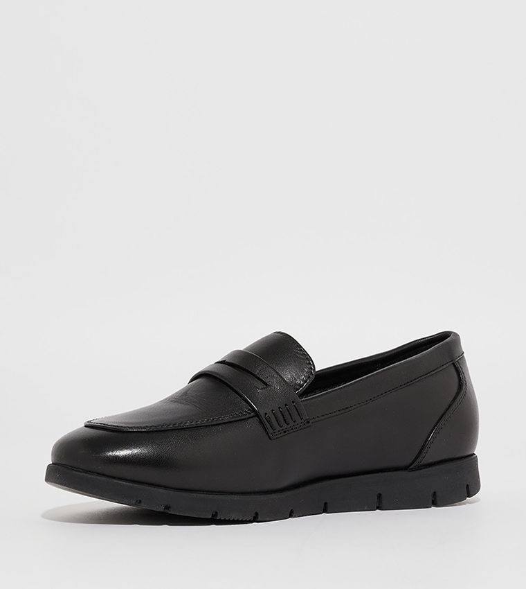 DAISY Textured Round Toe Loafers