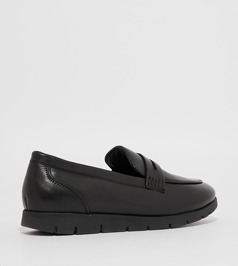 DAISY Textured Round Toe Loafers