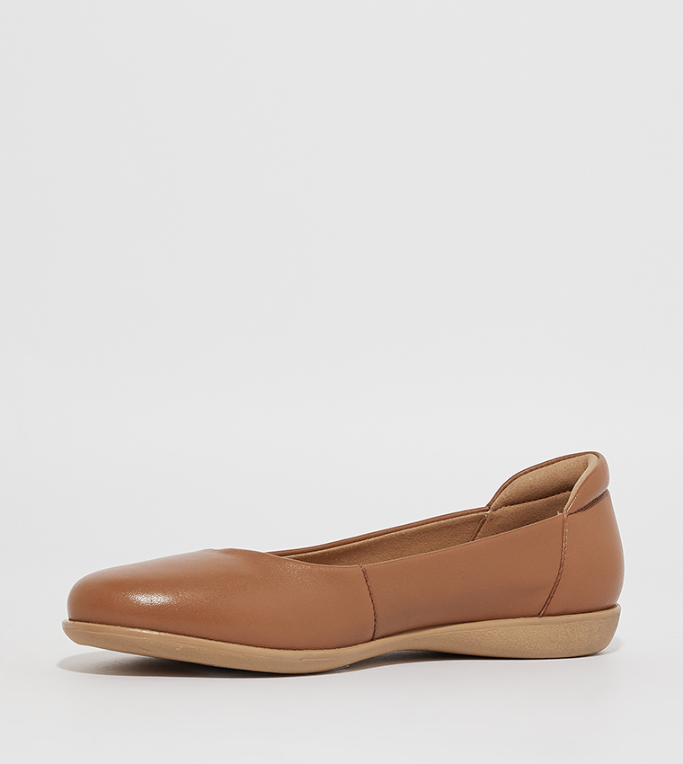 DAISY Textured Round Toe Loafers