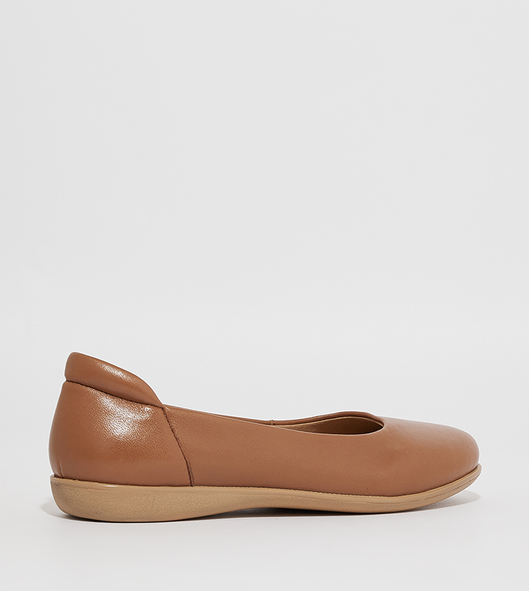 DAISY Textured Round Toe Loafers