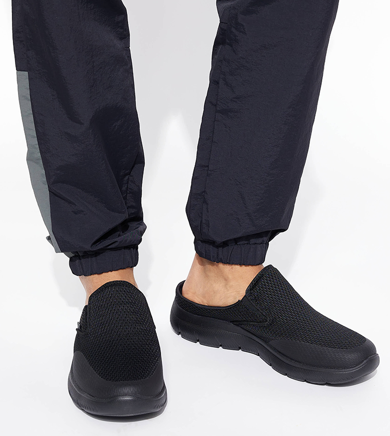 SUMMITS Mesh Detail Clogs