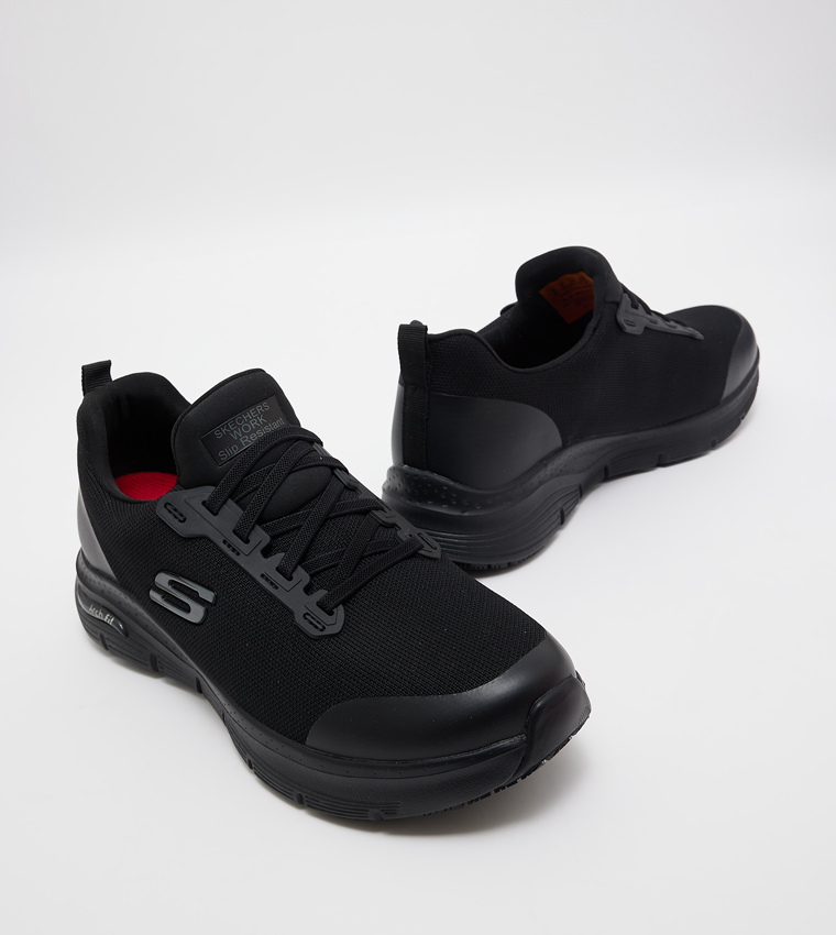 حذاء سليب أون