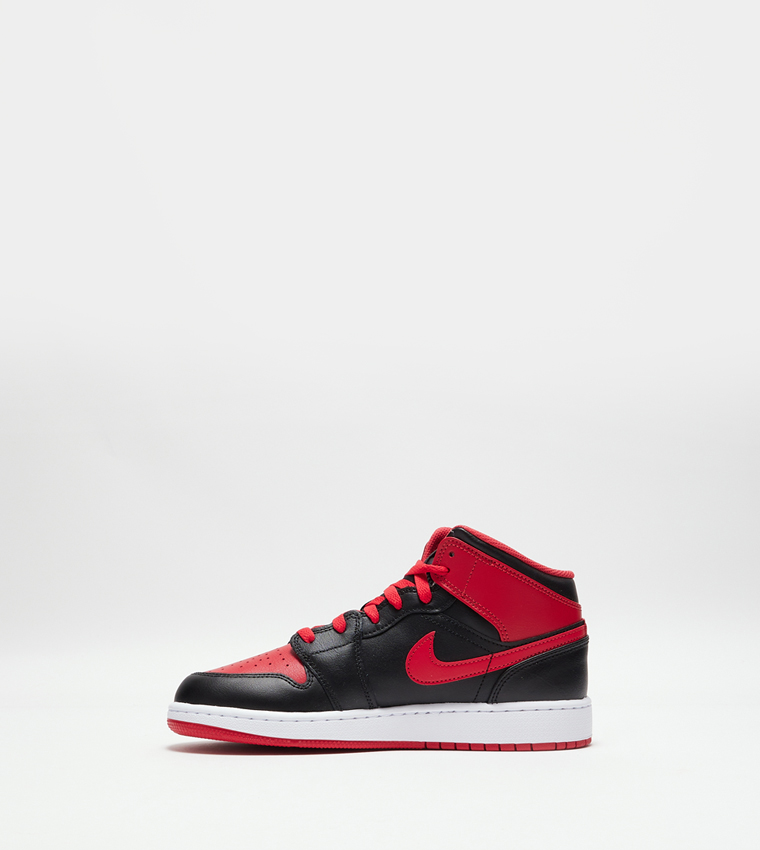 Jordan 1 Mid Top Sneakers