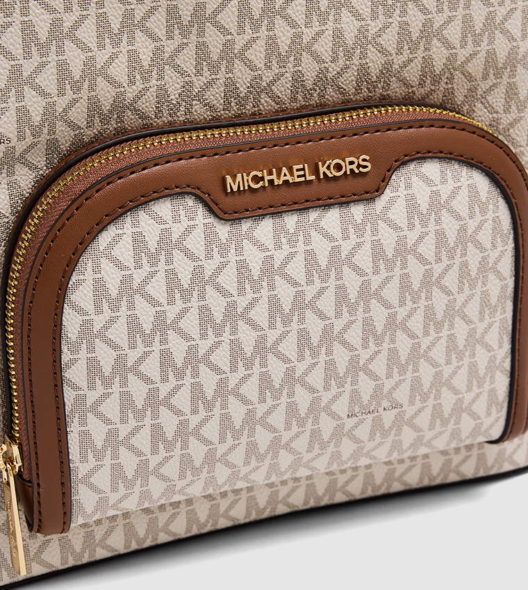 شنطة ظهر جاي سي بجيب أمامي