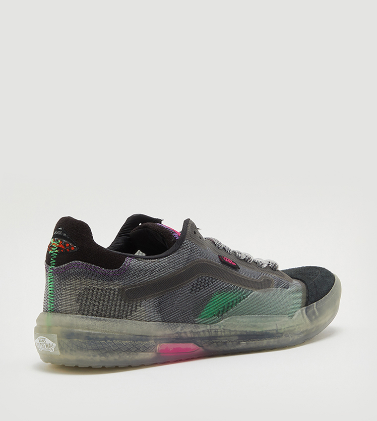 UA EVDNT RW Ultimate Waffle Low Top Sneakers