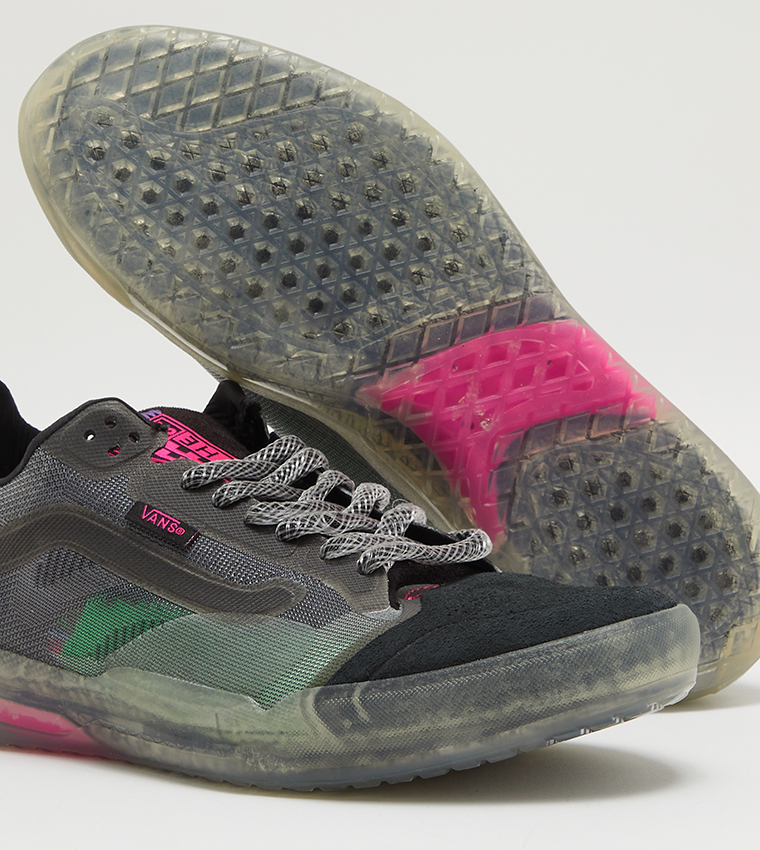 UA EVDNT RW Ultimate Waffle Low Top Sneakers