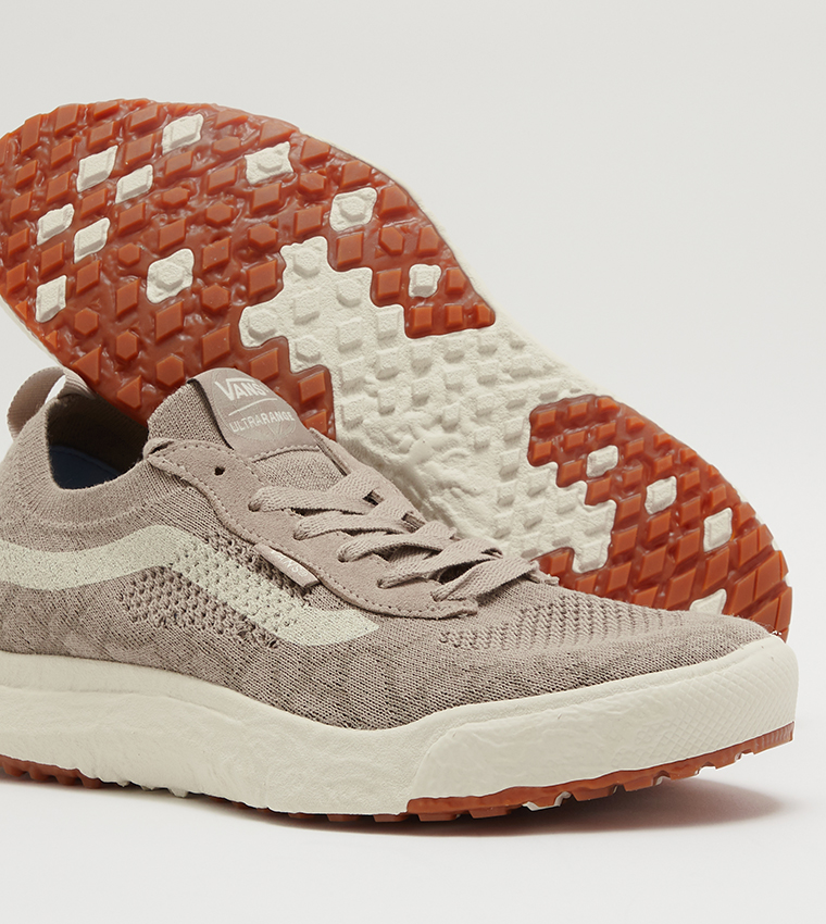 UA Ultra Range VR3 Mid Top Sneakers