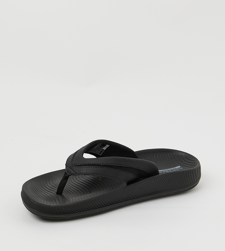 Buy Skechers HYPER Textured Flip Flops In Black | 6thStreet Saudi Arabia