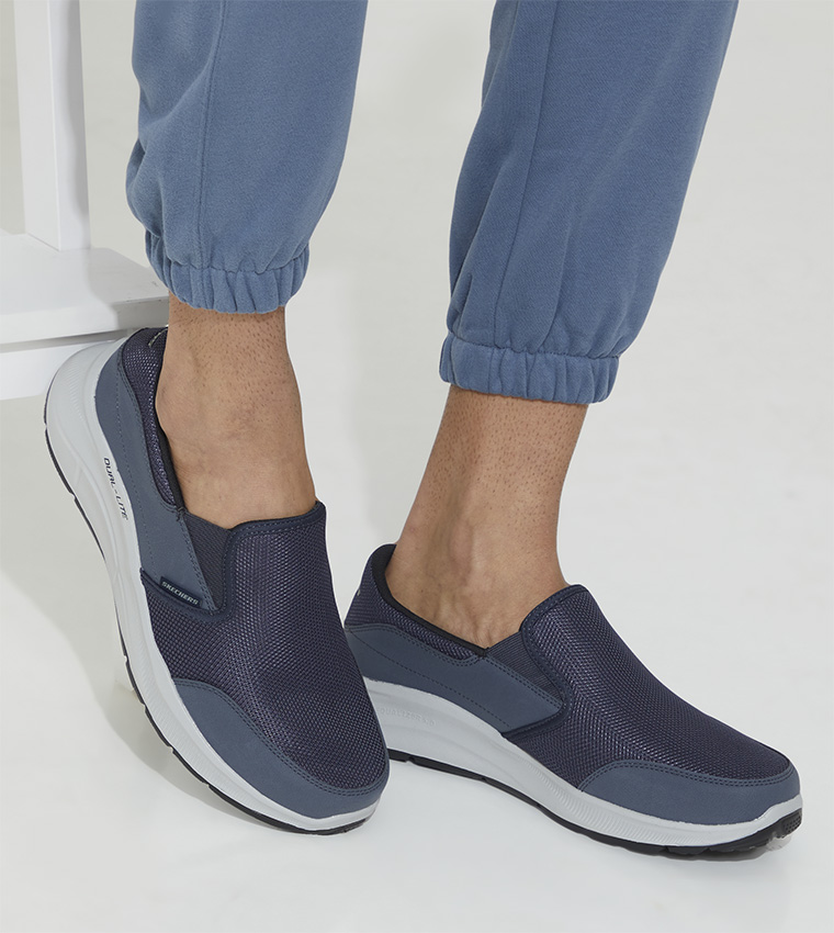 Buy Skechers Equalizer 5.0 Walking Shoes In Blue | 6thStreet Saudi Arabia