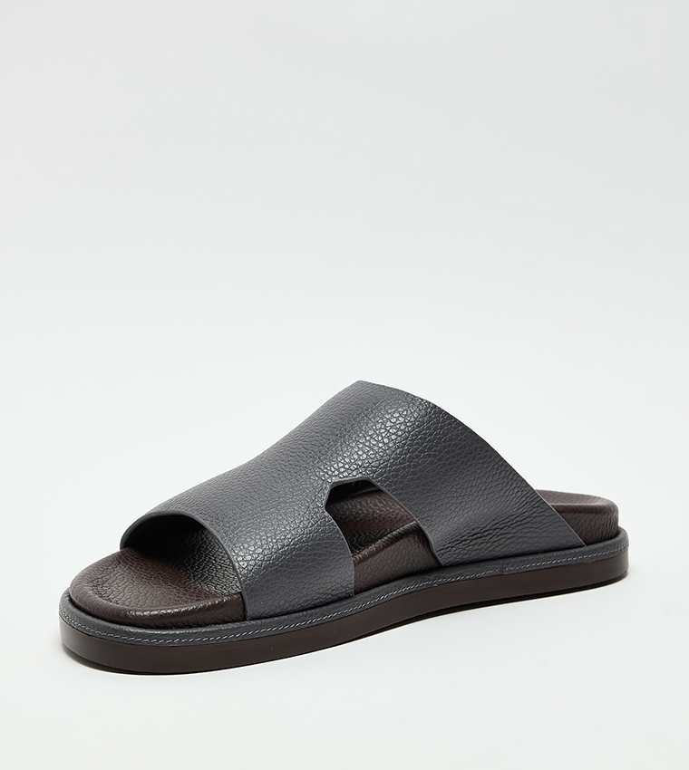 Textured Arabic Sandals