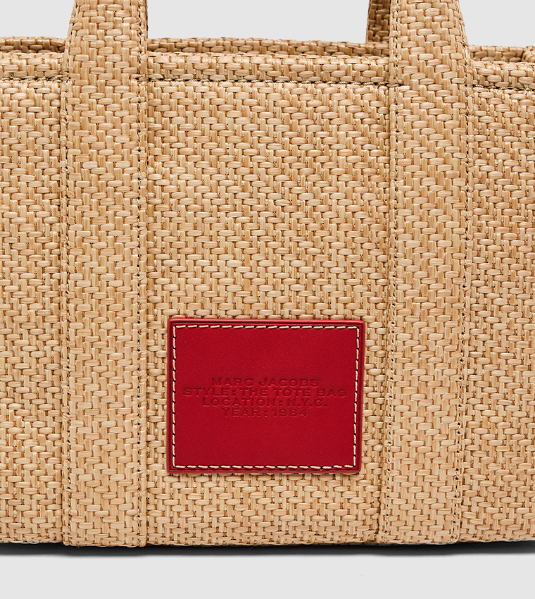 شنطة توت صغيرة مطرزة بالورود 