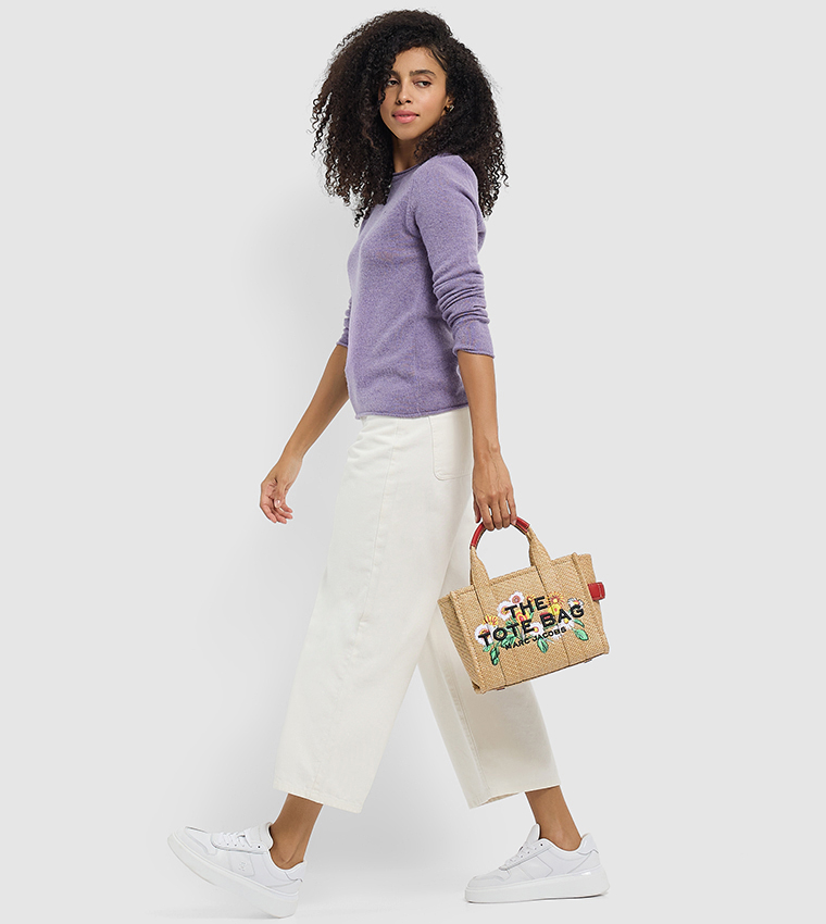 شنطة توت صغيرة مطرزة بالورود 