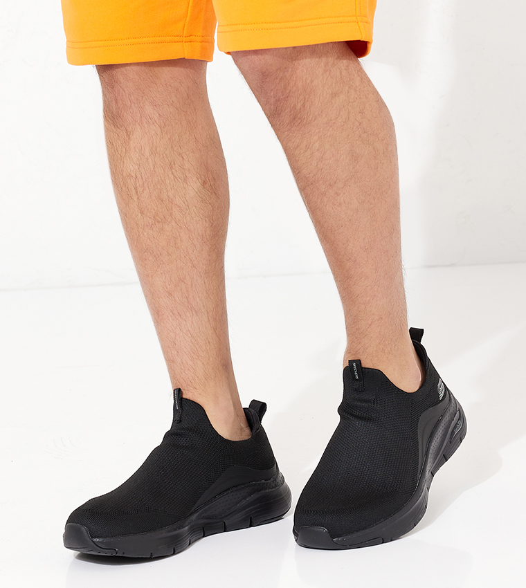 ARCH FIT Walking Shoes