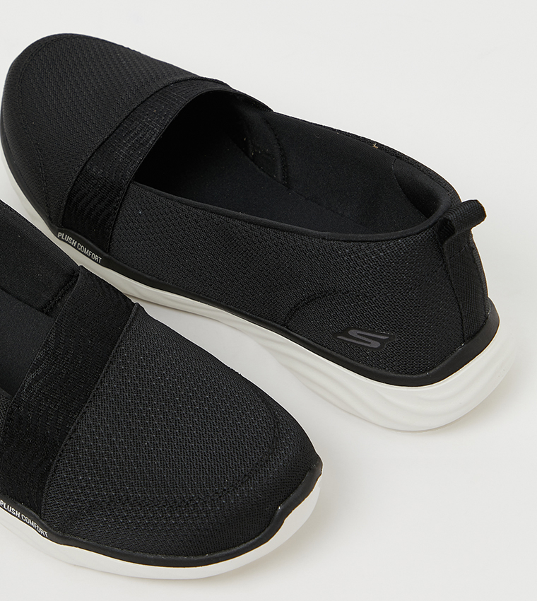 Buy Skechers ON THE GO IDEAL Slip On Shoes In Black | 6thStreet UAE