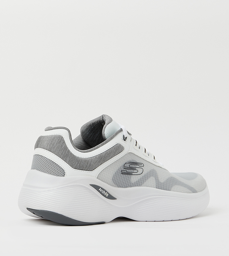 حذاء جري برباط 