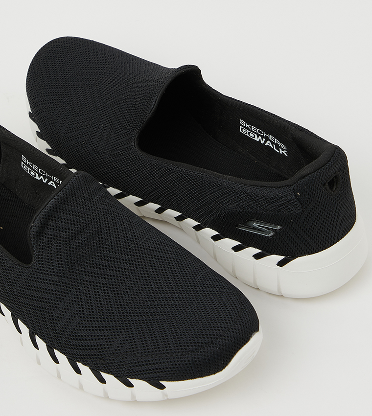 Buy Skechers GO WALK SMART 2 Slip On Shoes In Black | 6thStreet Saudi ...