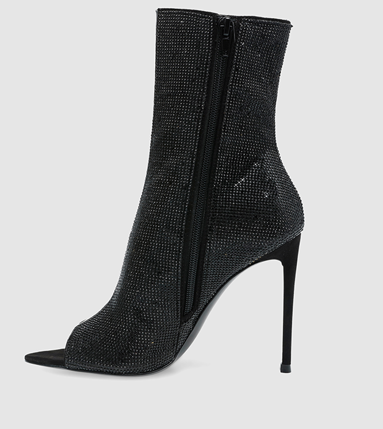 Buy Steve Madden FINLEY R Stilettoes Heel Ankle Boots In Black 6thStreet Bahrain