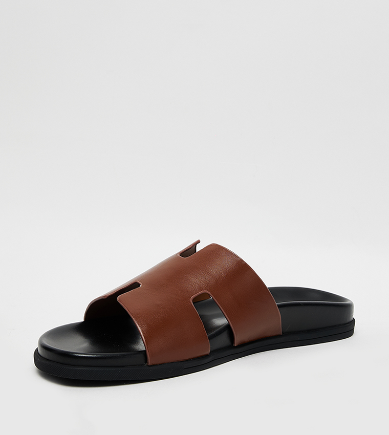 TRANSPHER Cut-Out Comfort Sandals