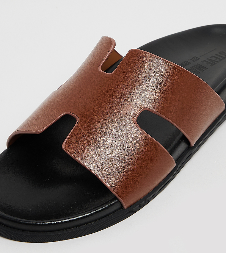 TRANSPHER Cut-Out Comfort Sandals