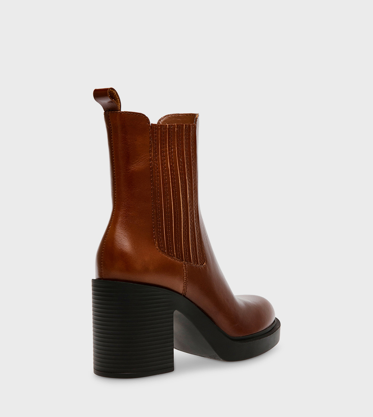 Nomad bootie 2025 steve madden