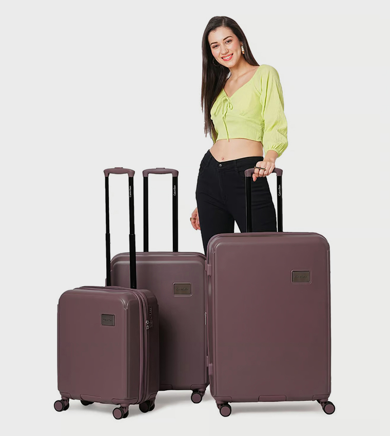 حقيبة بليكر ستريت متوسطة الحجم بعجلات صلبة، 45 سم