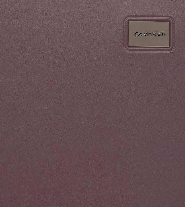 حقيبة بليكر ستريت متوسطة الحجم بعجلات صلبة، 45 سم