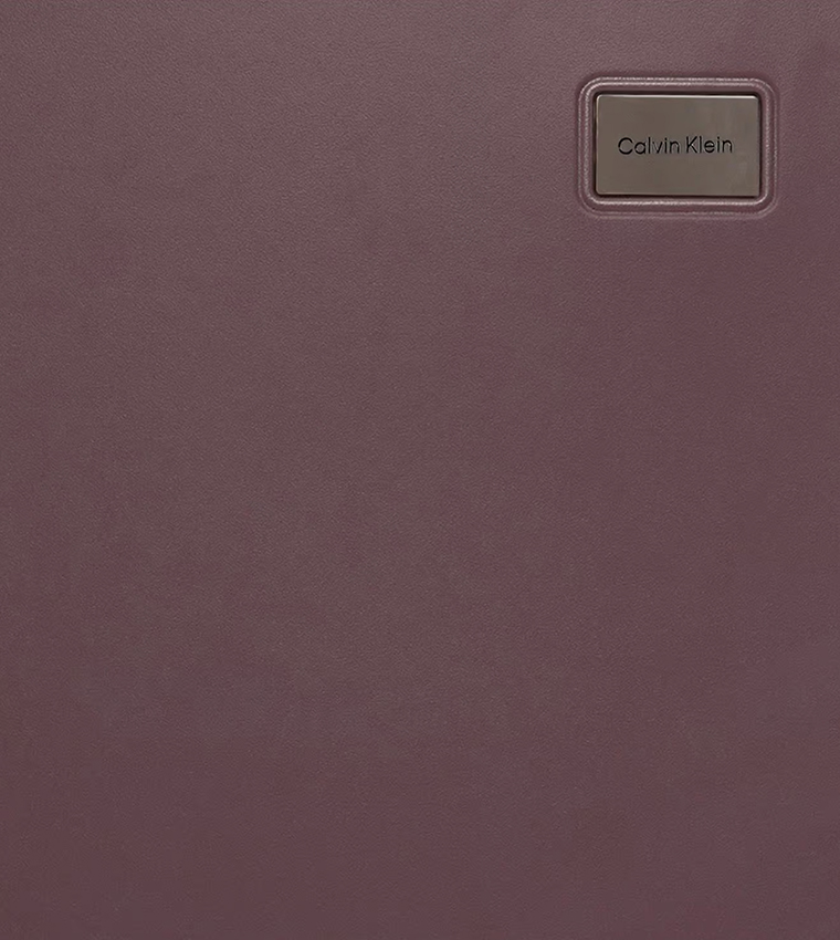 حقيبة بليكر ستريت متوسطة الحجم بعجلات صلبة، 45 سم