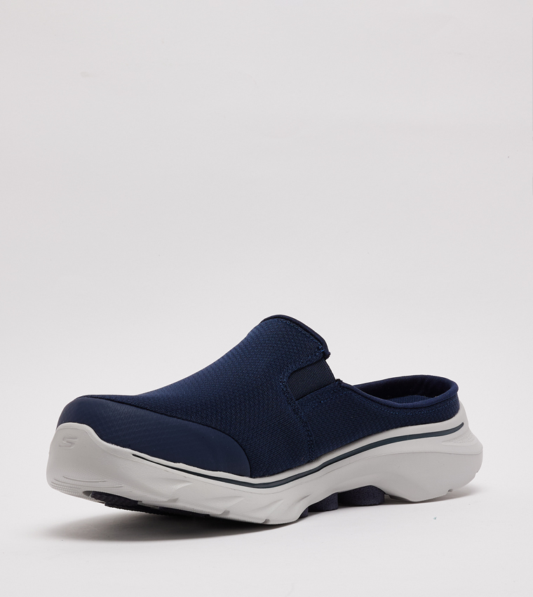 GO WALK 7 Round Toe Clogs