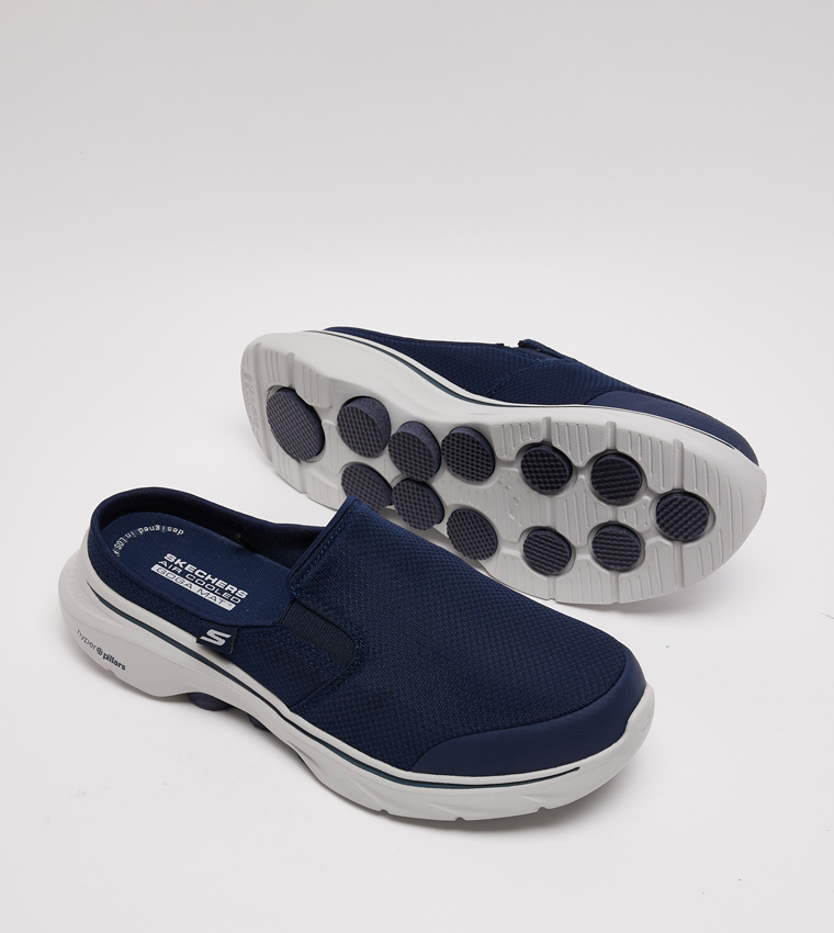 GO WALK 7 Round Toe Clogs