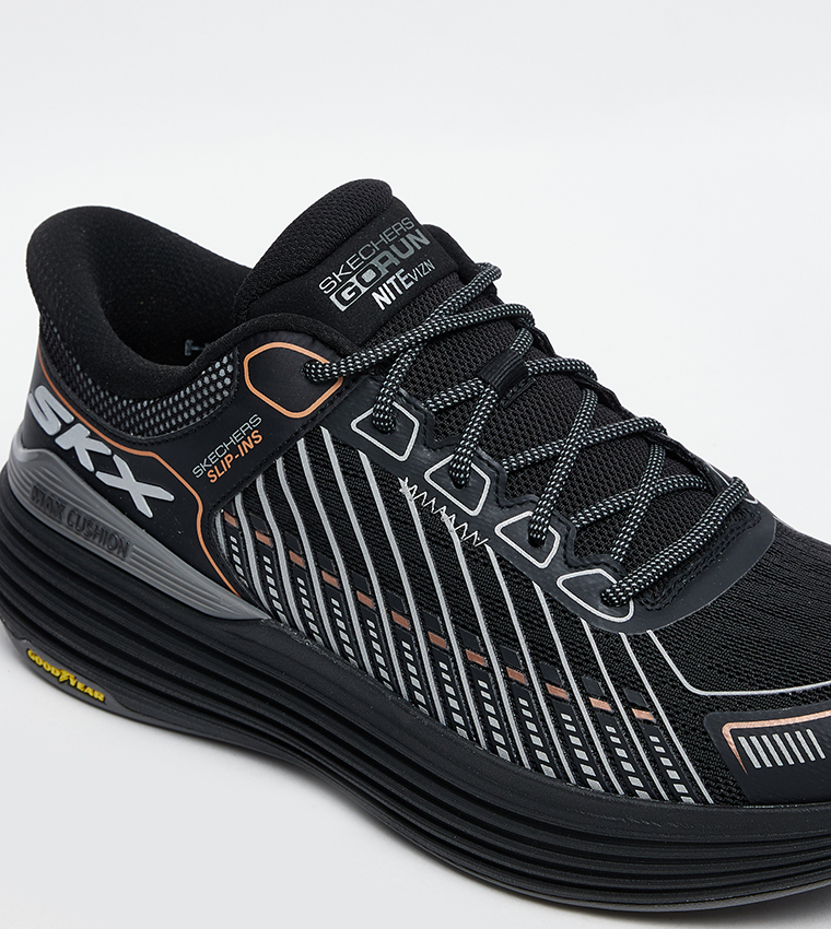 MAX CUSHIONING SUSPENSION Mesh Running Shoes