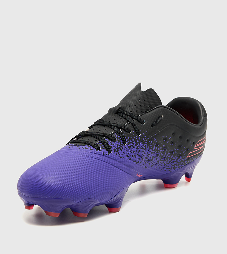 حذاء كرة قدم بطبعة شعار إس كيه إكس