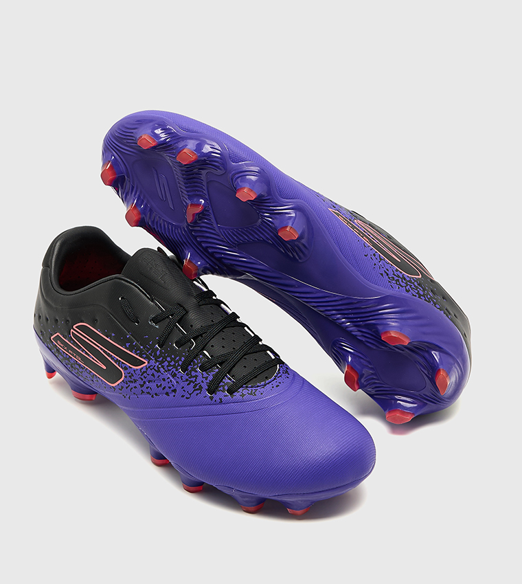 حذاء كرة قدم بطبعة شعار إس كيه إكس