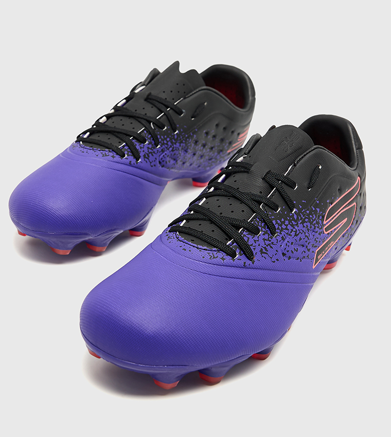 حذاء كرة قدم بطبعة شعار إس كيه إكس