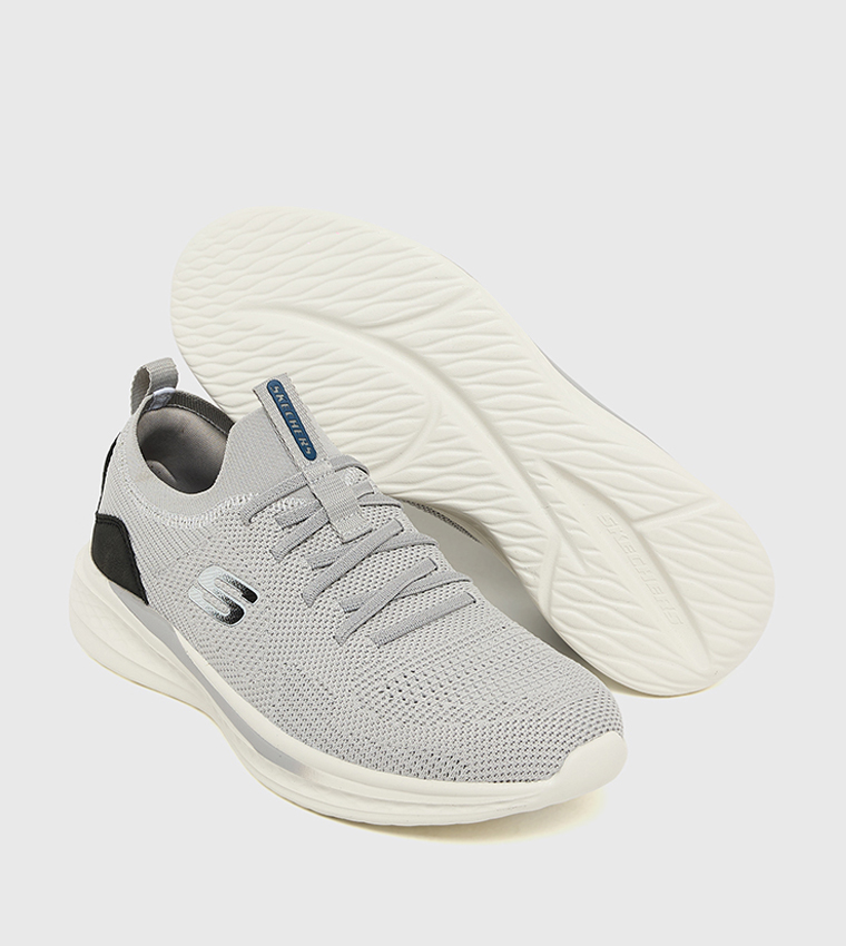 حذاء سليب اون 