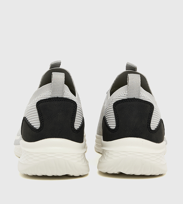 حذاء سليب اون 