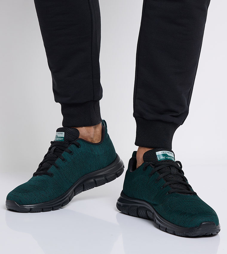 حذاء رياضي تراك برباط وشعار