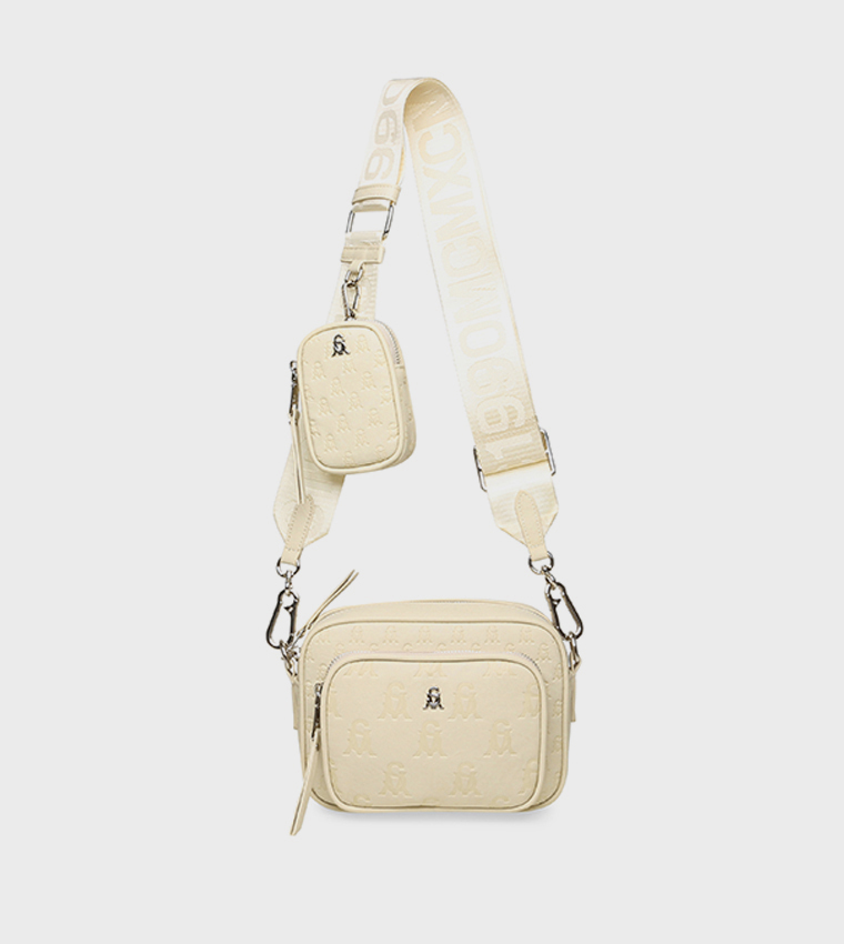 شنطة كاميرا بشعار 