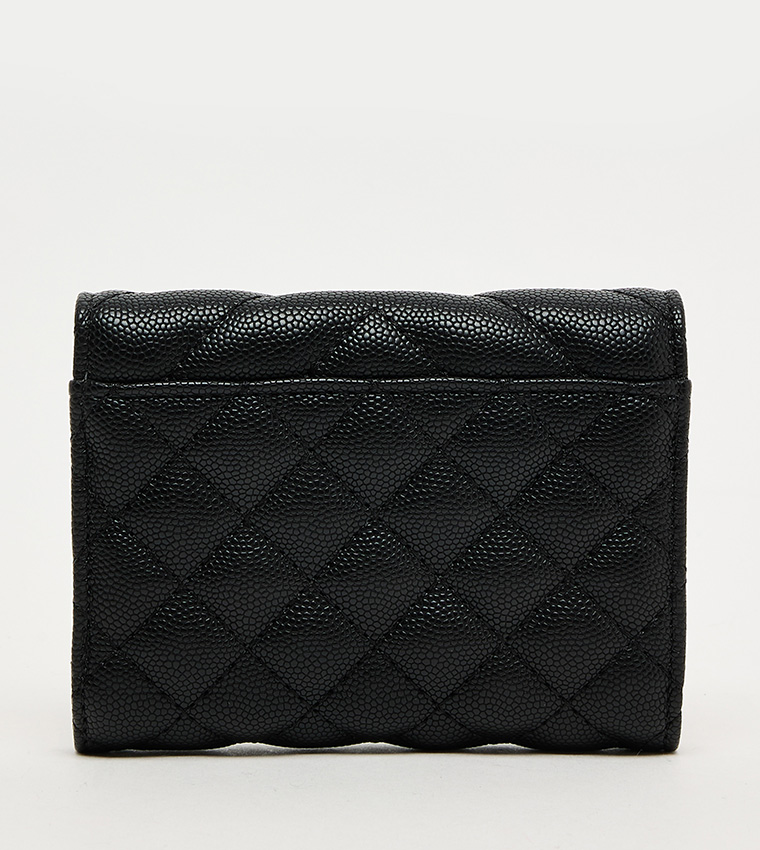 محفظة ثلاثية الطي بغطاء مبطن