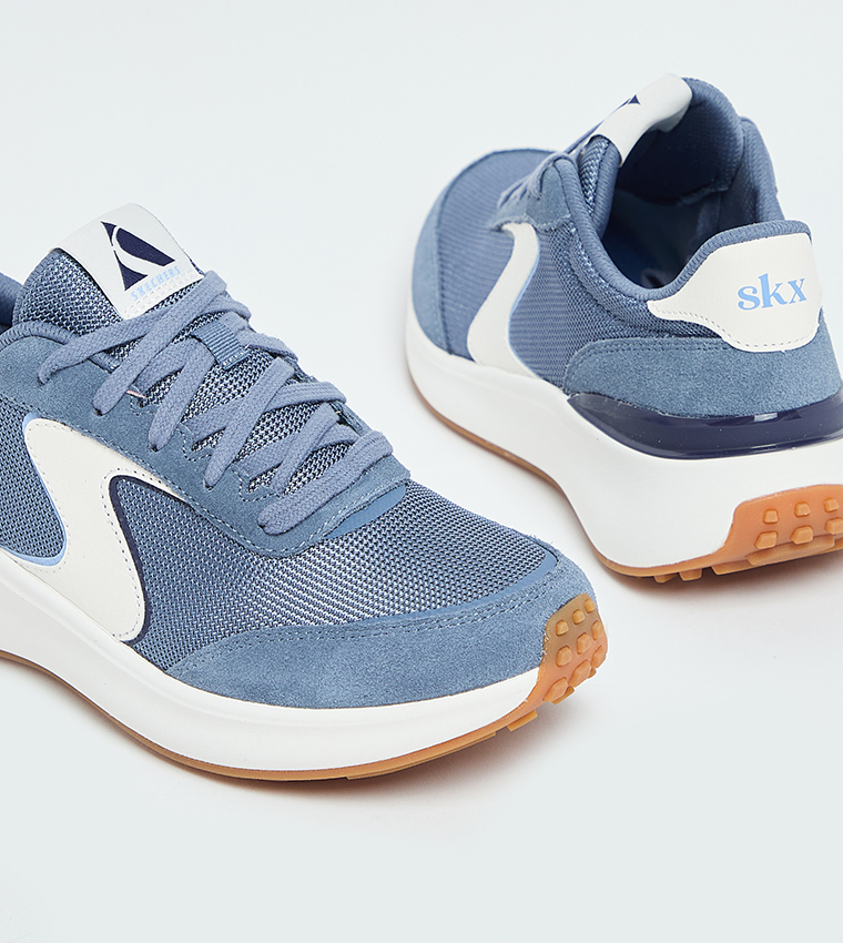 BLVD RETRO REVIVAL Lace-Up Sneakers