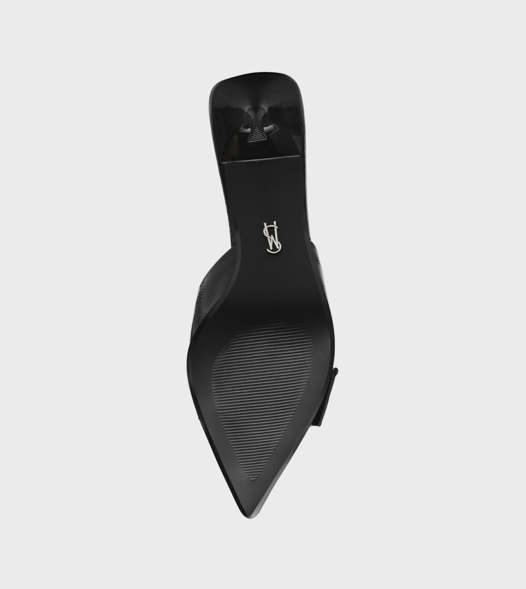 حذاء كعب بإبزيم 