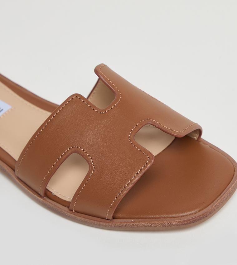 HADYN Cut-Out Detail Open Toe Flat Sandals