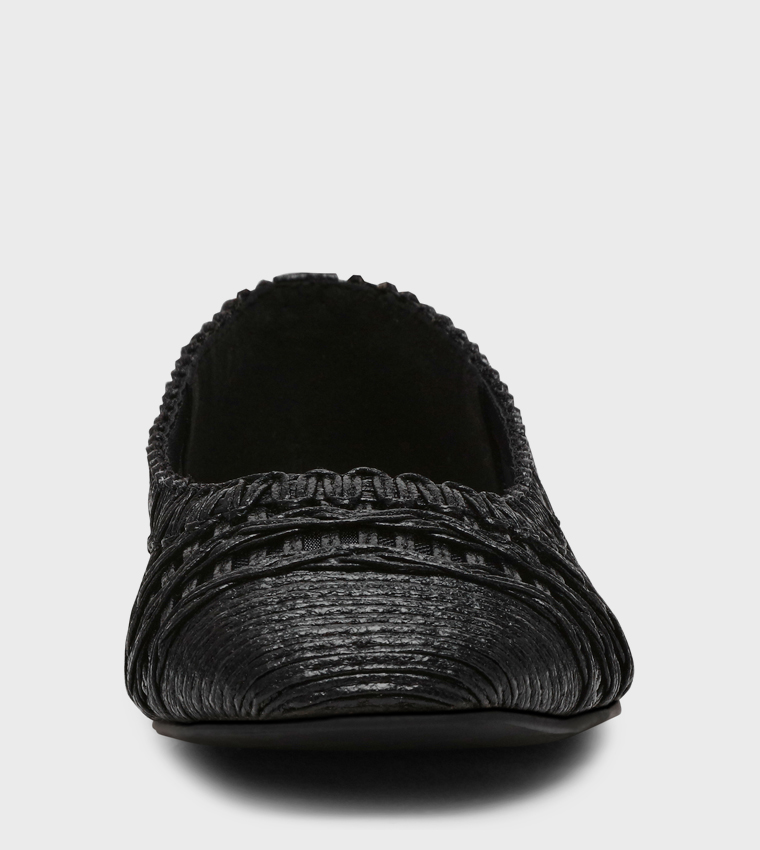 WARM-UP Textured Round Toe Ballerinas