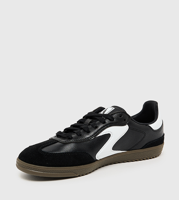 سنيكرز هوتشوت برباط 