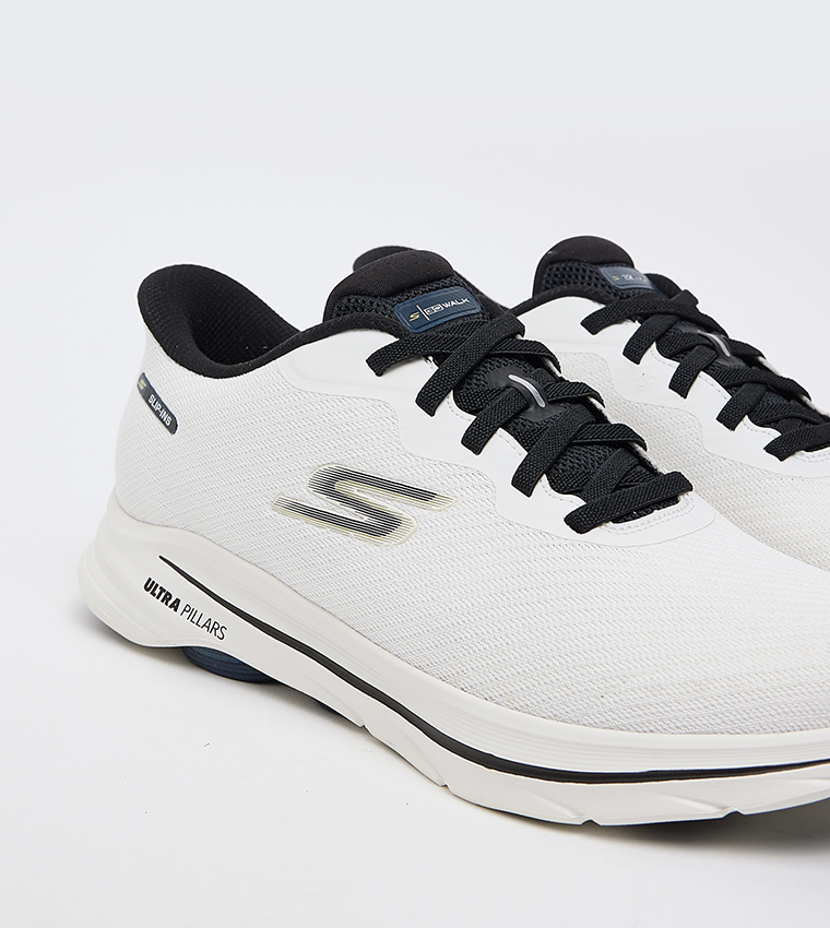 GO WALK 8 Round Toe Shoes