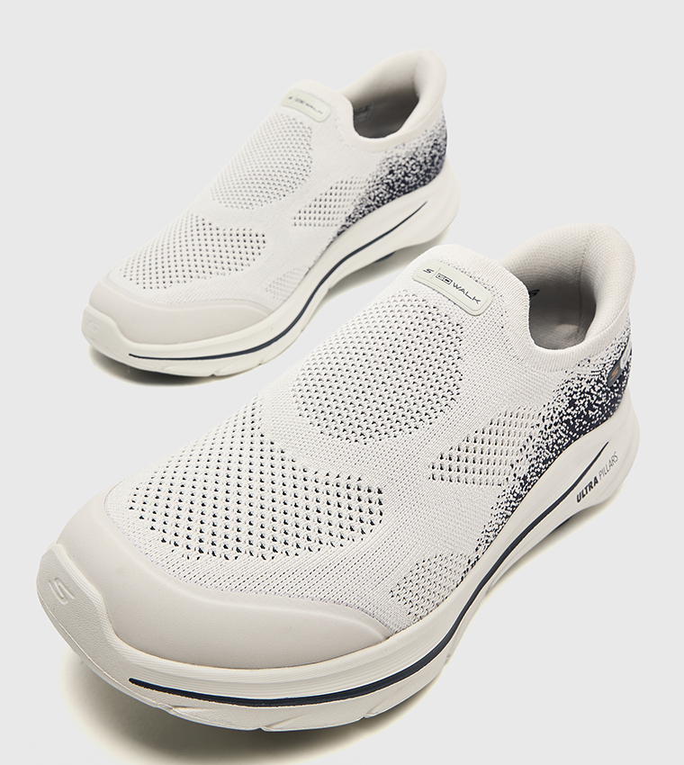 GO WALK 8 Patterned Slip-On Shoes