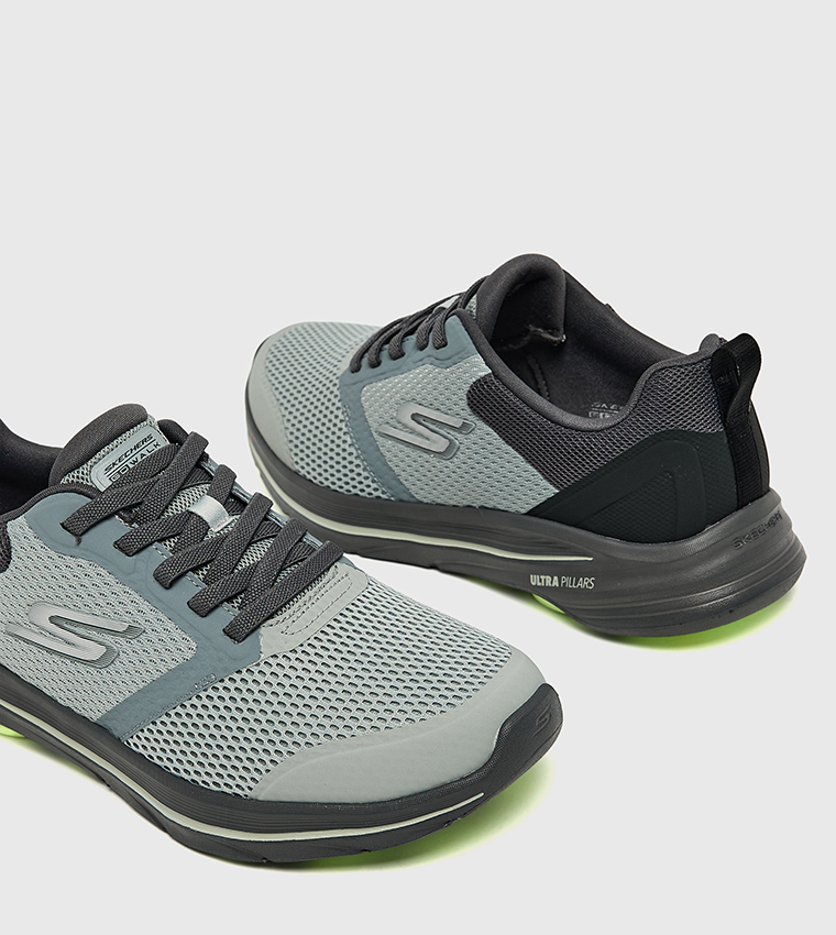 GO WALK 8 Running Shoes