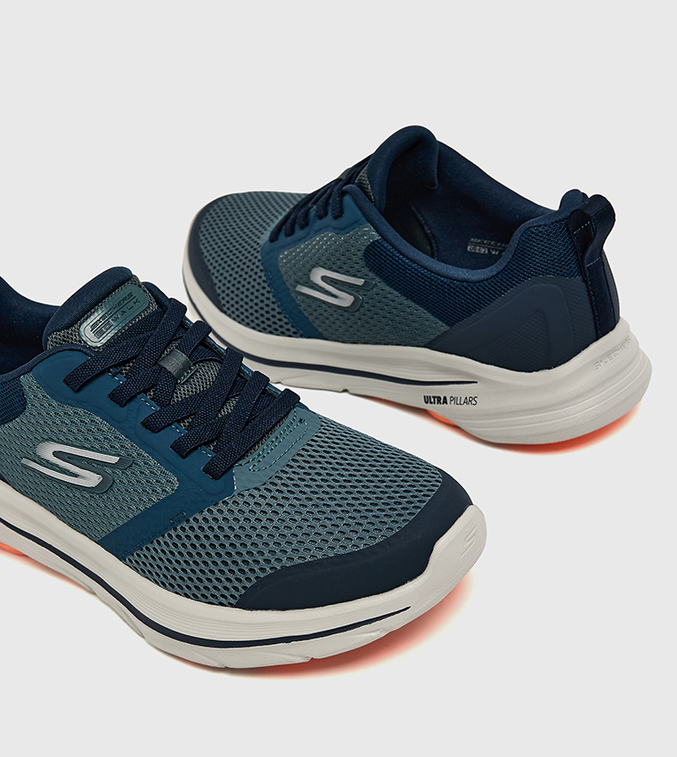 GO WALK 8 Running Shoes