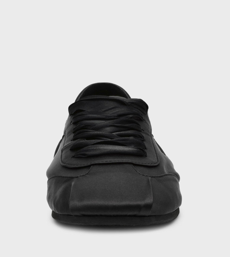 ARTISTE Lace-Up Sneakers