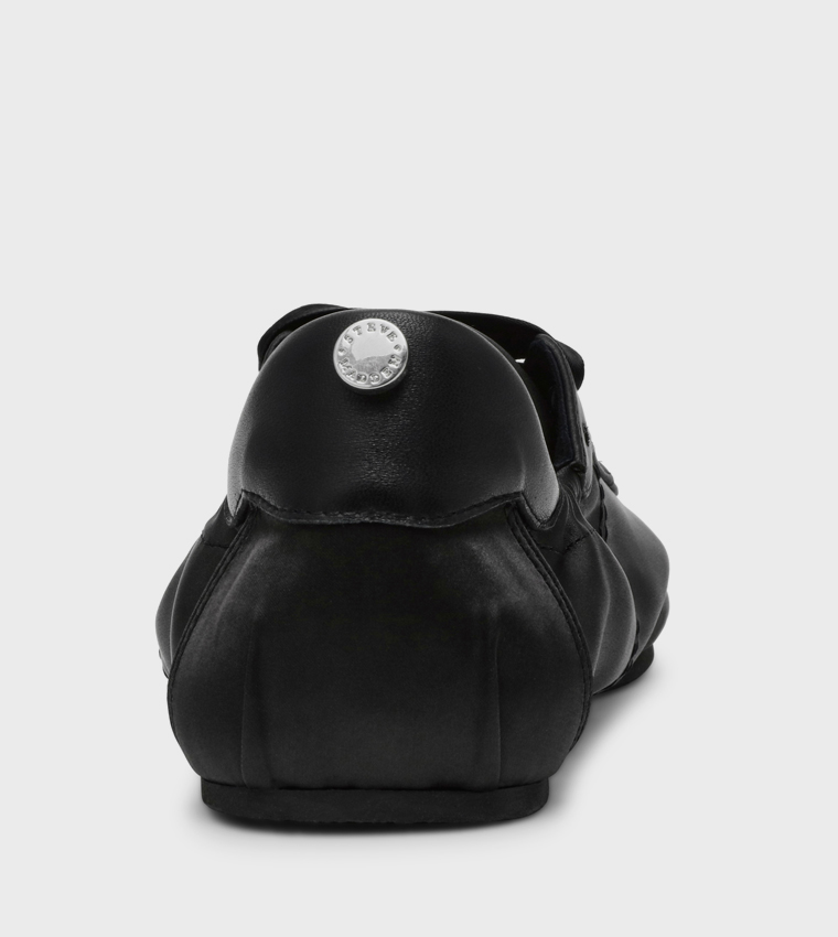 ARTISTE Lace-Up Sneakers