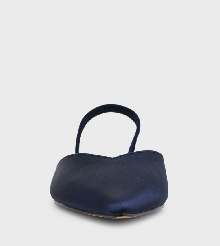 صندل فلات بحزام خلفي ومقدمة مدببة